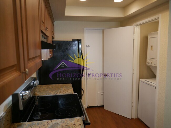 Building Photo - 5226 Hemlock St
