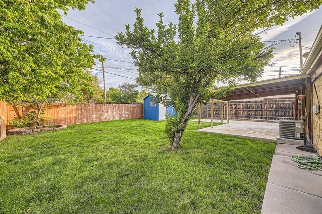 Building Photo - Spacious Home w/Large Backyard Only Blocks...