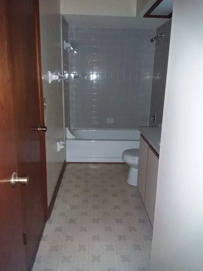 Building Photo - Large 2/2.5 towhome near NAS Jax