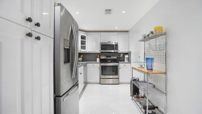 Building Photo - 4250 Galt Ocean Dr