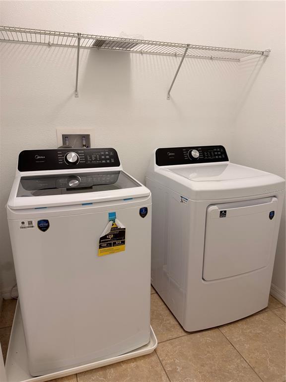 Building Photo - 11456 Center Lake Dr