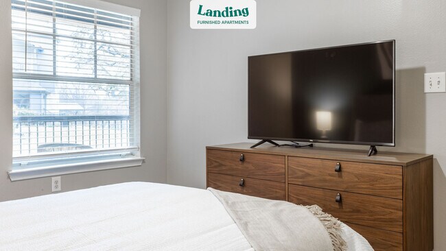 Building Photo - 515 E Palm Valley Blvd