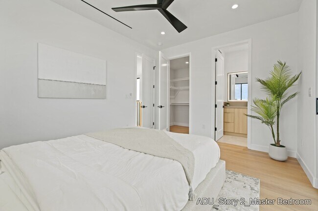Building Photo - Showing Times: to schedule a viewing, please contact us