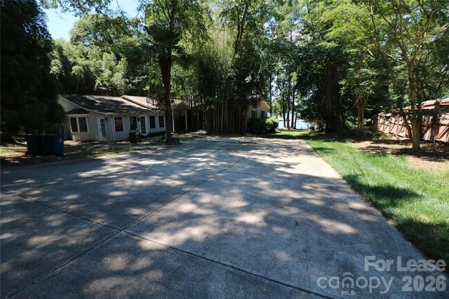 Building Photo - 4589 Giles Ave