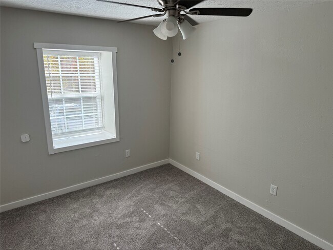 Building Photo - 505 Waco St