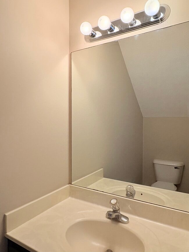 Building Photo - 130 Bright St