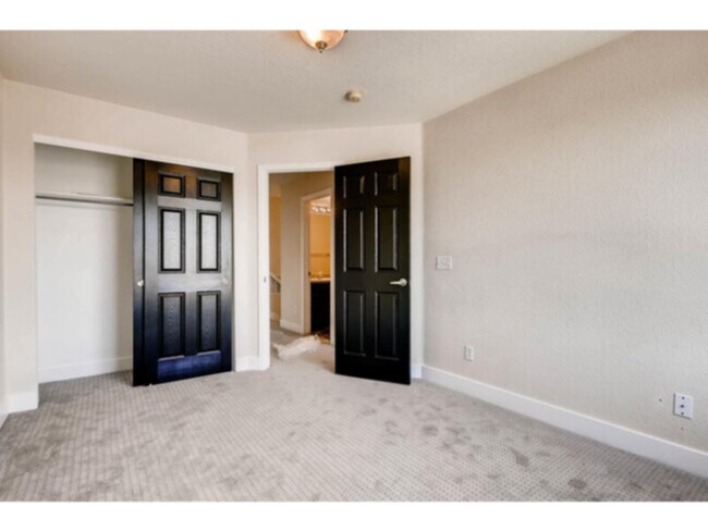 Building Photo - 15576 Olmsted Pl