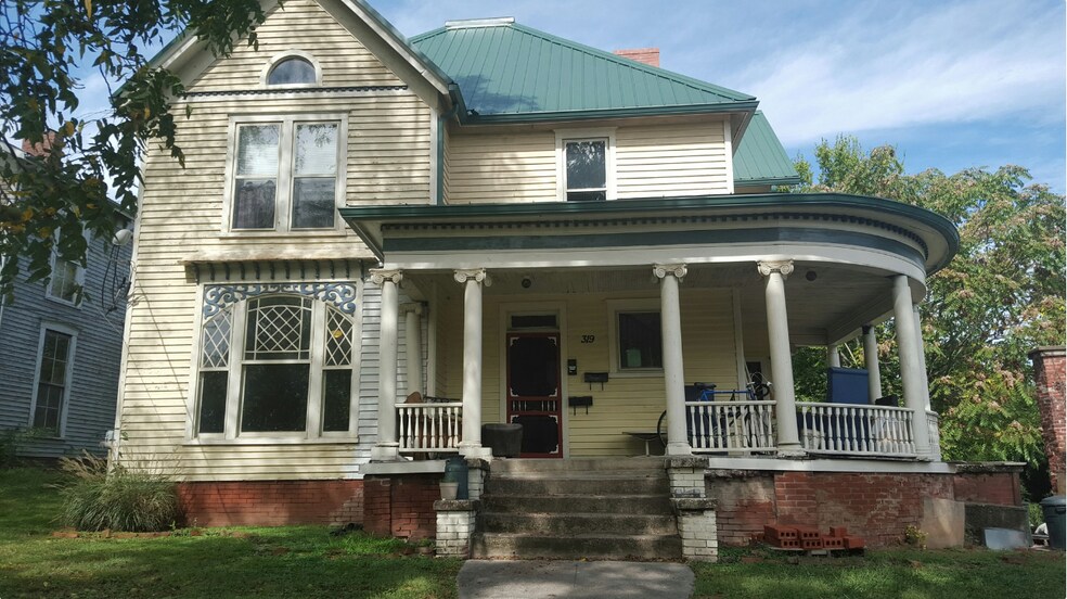 Building Photo - 319 Deaderick Ave