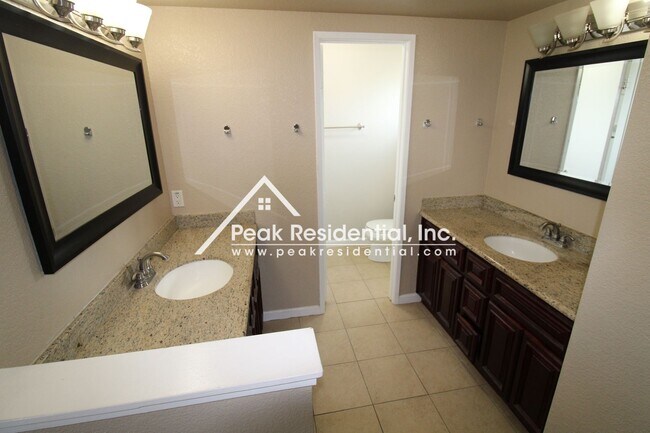 Building Photo - A Beautiful Elk Grove 4bd/2.5ba Home with ...