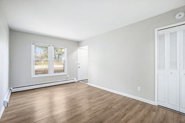 Building Photo - Newly Remodeled 2bed 1 bath duplex in West...