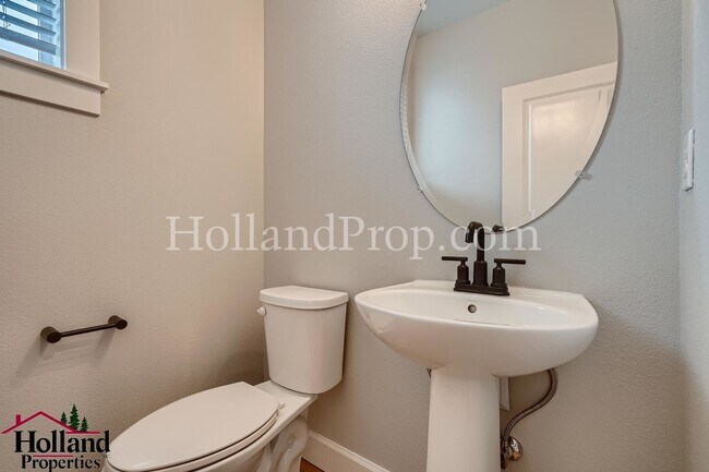 Building Photo - Luxurious South Hillsboro Home with a Fenced Backyard!