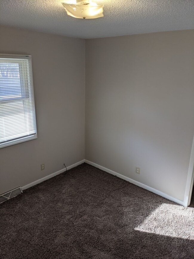 Building Photo - 302 Proctor Ln