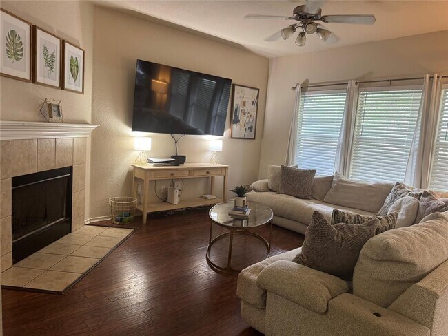 Building Photo - 2107 Charlotte Estates Dr