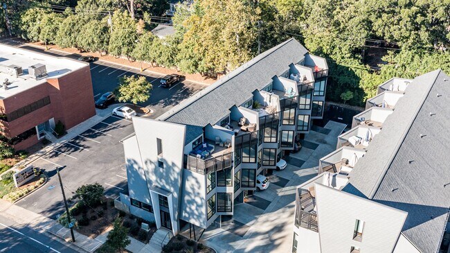 Building Photo - 1072 Kenilworth Ave