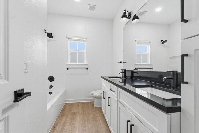 Building Photo - 10928 Norwich Ave