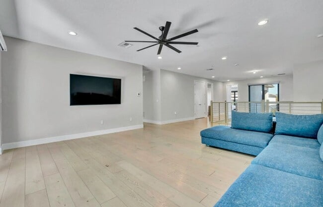 Building Photo - 17081 Five Waters Ave