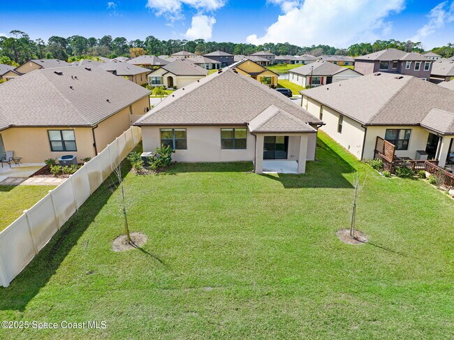 Building Photo - 201 Bubbling Ln