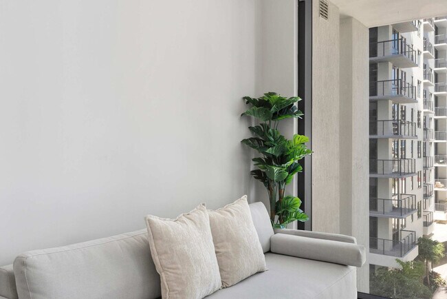 Building Photo - 11 NE 6th St