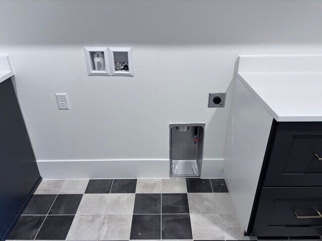 Building Photo - Beautiful 5 bed 4 bath home in Desert Canyon