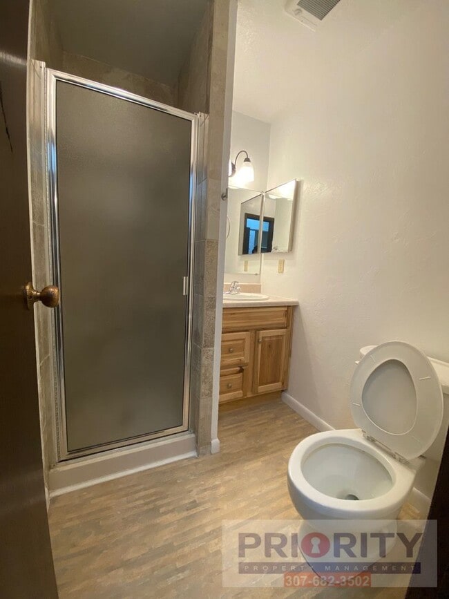 Building Photo - 3 bedroom, 2.5 bath 1,500 sqft Townhouse