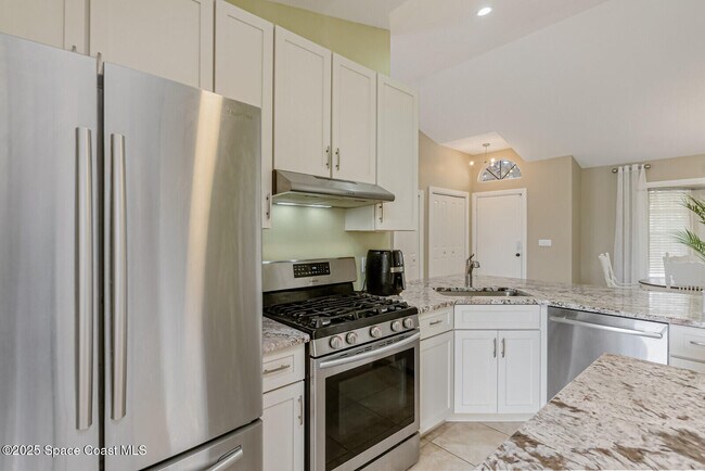 Building Photo - 4361 Silver Lake Dr