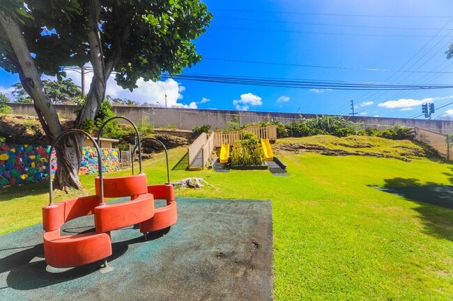 Building Photo - Sunset Lakeview - Fully renovated 3 bedroom, 2 bath on lower floor comes with tandem parking for ...