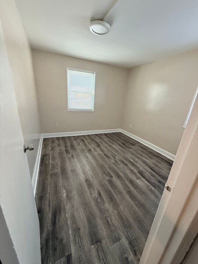 Building Photo - 2Bedroom apt for rent