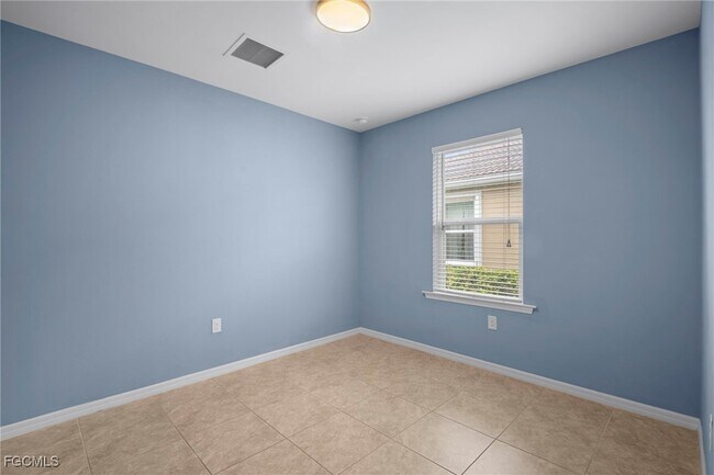 Building Photo - 4290 Dutchess Park Rd