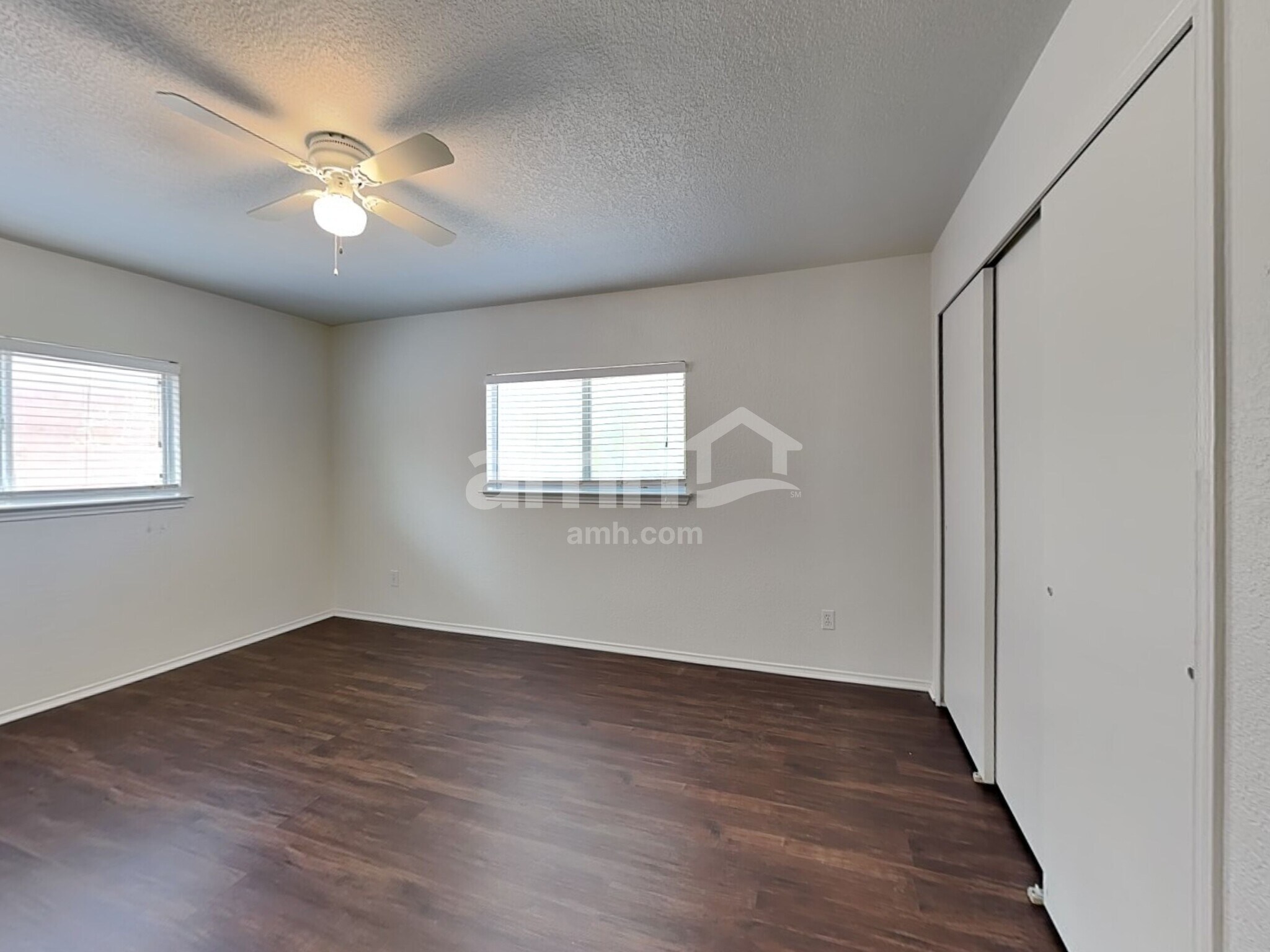 Building Photo - 10423 Manor Crk