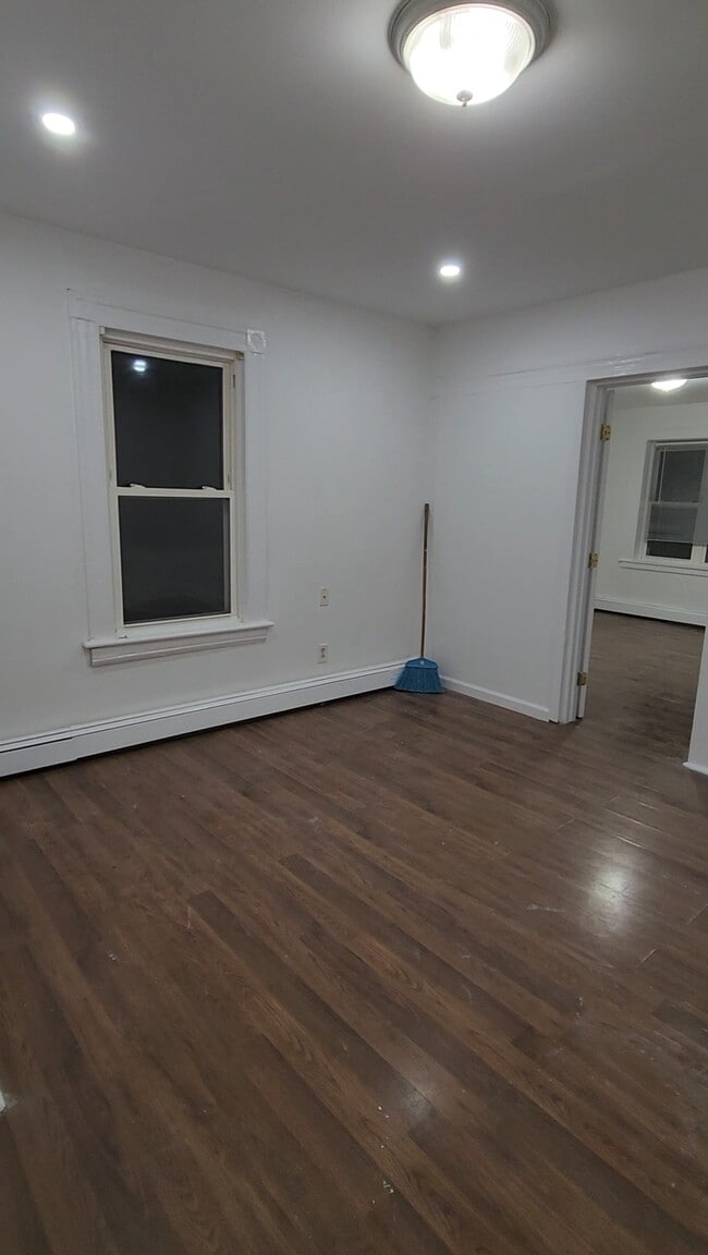 Building Photo - 128 East Ave