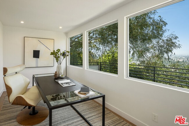 Building Photo - 3564 Multiview Dr