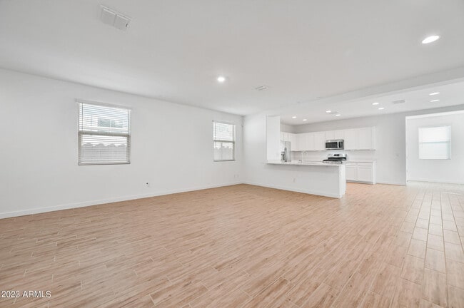 Building Photo - 12617 W Kaler Dr