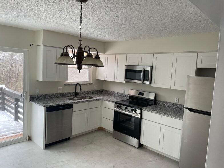 Kitchen - 6647 Kenny Lane