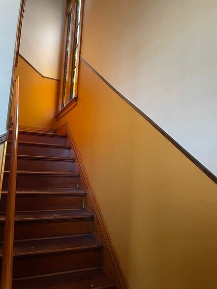 Steps to enter - 1306 Lincolnway