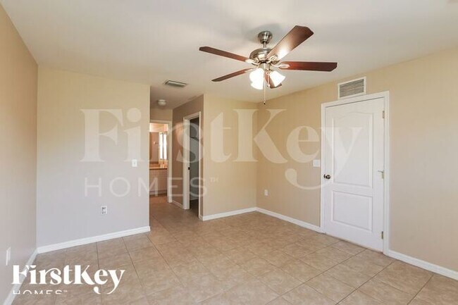 Building Photo - 532 Kismet Pkwy W