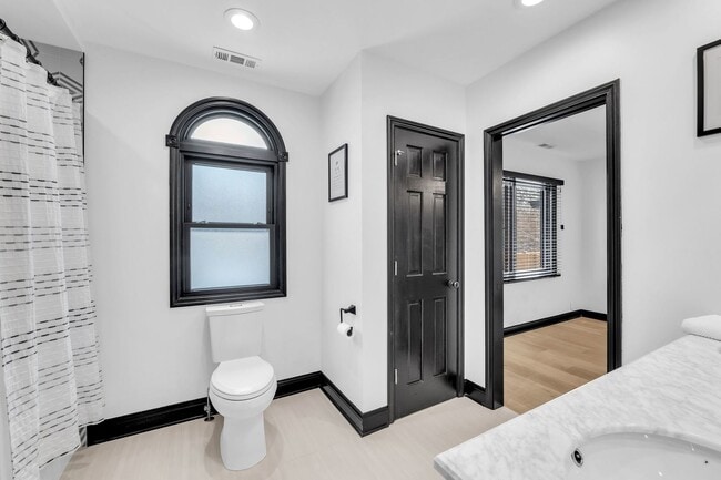 Building Photo - 15160 W Oak Spring Rd