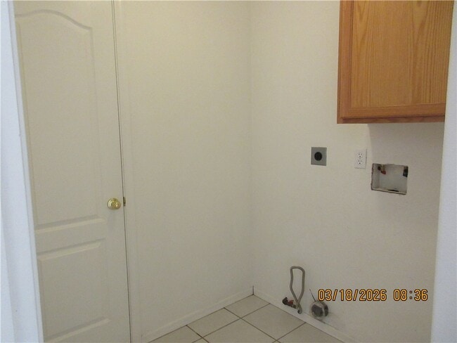 Building Photo - 2820 Wickieup Ave