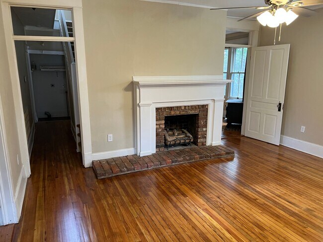 Building Photo - Downtown Statesville - 4 BR / 2 BA