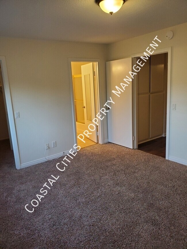 Building Photo - 10020 1/2 Base Line Rd-1