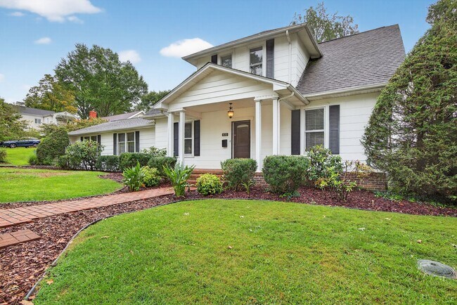 Building Photo - Charming 4BR / 3BA Historic Home with Big Backyard! BR VA