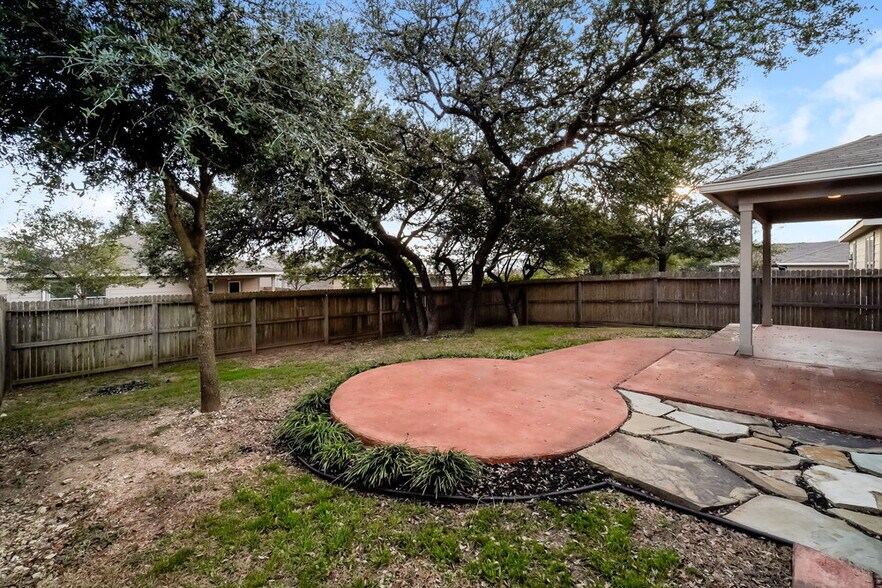 Building Photo - 818 Cowhide Dr