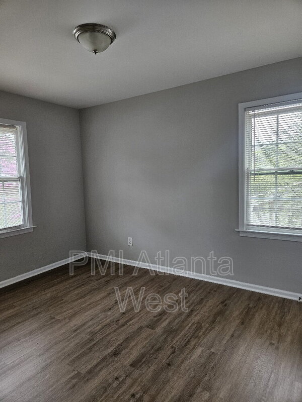 Building Photo - 5325 The Savoy