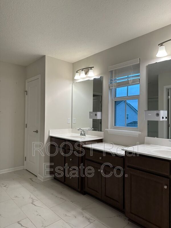 Building Photo - 380 Crownover Way