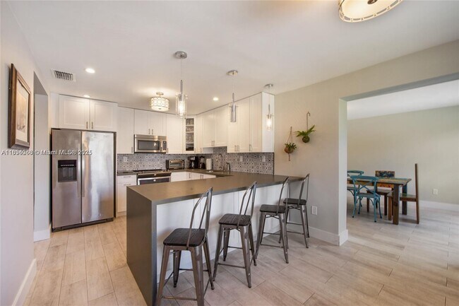 Building Photo - 6560 SW 26th St