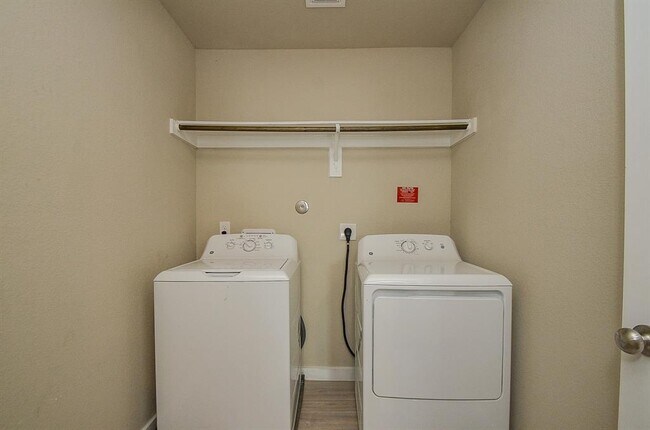 Building Photo - 2511 Shining Spur Ct