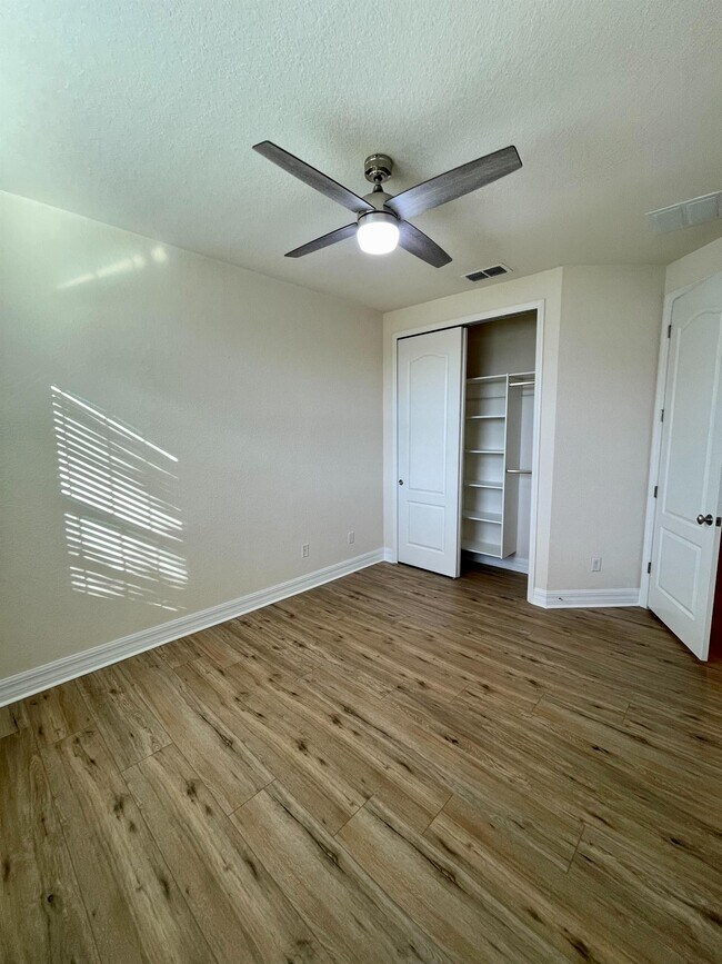 Building Photo - 10132 Eagle Creek Center Blvd