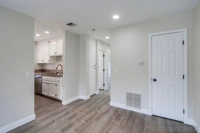 Building Photo - 12115 Wintergreen Dr