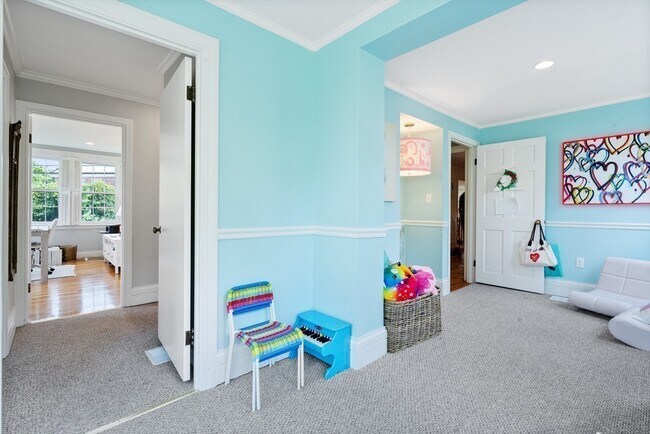 Building Photo - 205 Sohier St