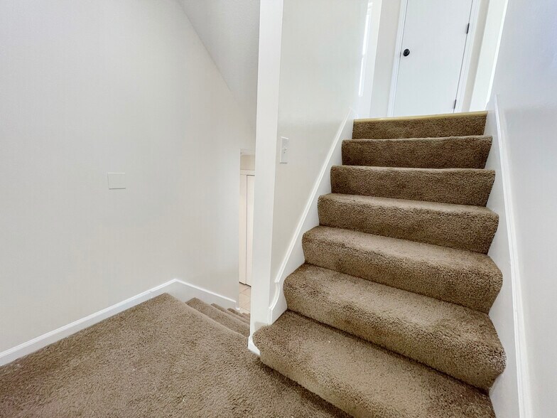 Building Photo - 7104 Orchard Ct