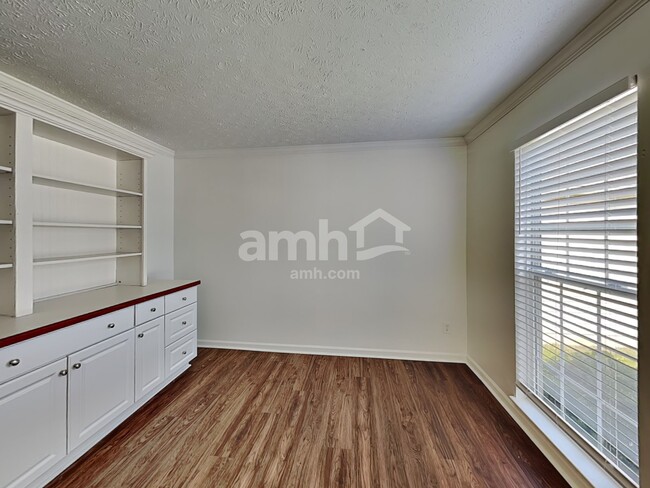 Building Photo - 257 Bannock Dr